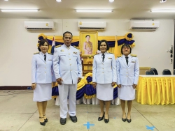 20241203015336.jpg - พิธีรับพระราชบรมฉายาลักษณ์ พระบาทสมเด็จพระเจ้าอยู่หัวและสมเด็จพระนางเจ้า ฯ พระบรมราชินี ณ ห้องประชุมเทศบาลเมืองคลองหลวง ต.คลองสอง อ.คลองหลวง จ.ปทุมธานี | https://klongsong.devcm.info