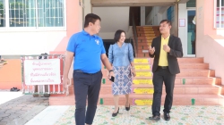 20241203025238.jpg - โรงเรียนคลองสอง (เสวตสมบูรณ์อุปถัมภ์) นำโดย ดร.ไพผกา ผิวดำ ผู้อำนวยการ รองผู้อำนวยการและคณะทำงานทั้ง 4 ฝ่ายให้การต้อนรับคณะทำงานตรวจประเมินกิจกรรม“สถานศึกษาปลอดภัย” ประจำปี 2567 เพื่อรณรงค์ให้สถานศึกษาสร้างความตระหนัก ด้านความปลอดภัย อาชีวอนามัย    และสภาพแวดล้อมในการนทำงานให้เกิดขึ้นในสถานศึกษา | https://klongsong.devcm.info