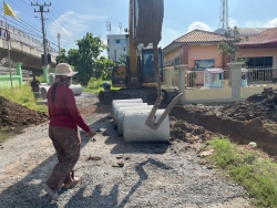 20241206020707.jpg - โรงเรียนคลองสอง (เสวตสมบูรณ์อุปถัมภ์) จัดจ้างบริษัทโพธโพ เอ็นจิเนียริ่ง จำกัด ดำเนินการจัดทำท่อและระบบระบายน้ำจำนวน 290,000 บาท เพื่อแก้ไขปัญหาน้ำท่วมขังในบริเวณโรงเรียน โดยได้รับการสนับสนุนจากเงินทอดผ้าป่าเพื่อการศึกษา | https://klongsong.devcm.info