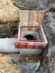 20241206020709.jpg - โรงเรียนคลองสอง (เสวตสมบูรณ์อุปถัมภ์) จัดจ้างบริษัทโพธโพ เอ็นจิเนียริ่ง จำกัด ดำเนินการจัดทำท่อและระบบระบายน้ำจำนวน 290,000 บาท เพื่อแก้ไขปัญหาน้ำท่วมขังในบริเวณโรงเรียน โดยได้รับการสนับสนุนจากเงินทอดผ้าป่าเพื่อการศึกษา | https://klongsong.devcm.info