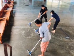 20241216060721.jpg - ขอขอบคุณเทศบาลเมืองคลองหลวง ที่ให้ความอนุเคราะห์รถฉีดน้ำบริเวณ และตัดหญ้าสนามฟุตบอล ให้มีความสะอาด เรียบร้อย พร้อมรับเปิดเทอม 2/2567 | https://klongsong.devcm.info