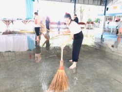 20241216060727.jpg - ขอขอบคุณเทศบาลเมืองคลองหลวง ที่ให้ความอนุเคราะห์รถฉีดน้ำบริเวณ และตัดหญ้าสนามฟุตบอล ให้มีความสะอาด เรียบร้อย พร้อมรับเปิดเทอม 2/2567 | https://klongsong.devcm.info