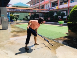 20241216060732.jpg - ขอขอบคุณเทศบาลเมืองคลองหลวง ที่ให้ความอนุเคราะห์รถฉีดน้ำบริเวณ และตัดหญ้าสนามฟุตบอล ให้มีความสะอาด เรียบร้อย พร้อมรับเปิดเทอม 2/2567 | https://klongsong.devcm.info