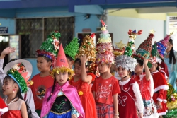 20250102034238.jpg - กิจกรรมคริสต์มาส ประจำปีการศึกษา 2567 เพื่อเฉลิมฉลองในวันสำคัญ รวมทั้งเป็นการแลกเปลี่ยนวัฒนธรรมของไทยและวัฒนธรรมของชาติที่เป็นภาษาอังกฤษ | https://klongsong.devcm.info