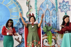 20250102034242.jpg - กิจกรรมคริสต์มาส ประจำปีการศึกษา 2567 เพื่อเฉลิมฉลองในวันสำคัญ รวมทั้งเป็นการแลกเปลี่ยนวัฒนธรรมของไทยและวัฒนธรรมของชาติที่เป็นภาษาอังกฤษ | https://klongsong.devcm.info