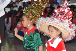 20250102034246.jpg - กิจกรรมคริสต์มาส ประจำปีการศึกษา 2567 เพื่อเฉลิมฉลองในวันสำคัญ รวมทั้งเป็นการแลกเปลี่ยนวัฒนธรรมของไทยและวัฒนธรรมของชาติที่เป็นภาษาอังกฤษ | https://klongsong.devcm.info