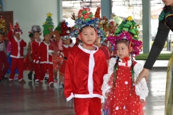 20250102034254.jpg - กิจกรรมคริสต์มาส ประจำปีการศึกษา 2567 เพื่อเฉลิมฉลองในวันสำคัญ รวมทั้งเป็นการแลกเปลี่ยนวัฒนธรรมของไทยและวัฒนธรรมของชาติที่เป็นภาษาอังกฤษ | https://klongsong.devcm.info