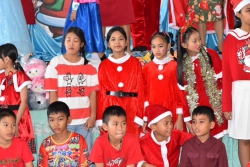 20250102034256.jpg - กิจกรรมคริสต์มาส ประจำปีการศึกษา 2567 เพื่อเฉลิมฉลองในวันสำคัญ รวมทั้งเป็นการแลกเปลี่ยนวัฒนธรรมของไทยและวัฒนธรรมของชาติที่เป็นภาษาอังกฤษ | https://klongsong.devcm.info