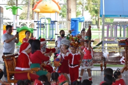 20250102034257.jpg - กิจกรรมคริสต์มาส ประจำปีการศึกษา 2567 เพื่อเฉลิมฉลองในวันสำคัญ รวมทั้งเป็นการแลกเปลี่ยนวัฒนธรรมของไทยและวัฒนธรรมของชาติที่เป็นภาษาอังกฤษ | https://klongsong.devcm.info