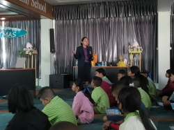 20250117024928(1).jpg - วันที่ 15 มกราคม พ.ศ.2567    โรงเรียนคลองสอง (เสวตสมบูรณ์อุปถัมภ์) ขอขอบคุณครูจากโรงเรียนหอวัง ปทุมธานี ที่เข้ามาแนะแนวให้ความรู้เรื่องการศึกษาต่อให้แก่นักเรียนระดับชั้นประถมศึกษาปีที่ 6  | https://klongsong.devcm.info