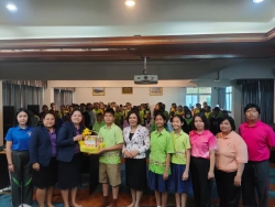 20250117024928(4).jpg - วันที่ 15 มกราคม พ.ศ.2567    โรงเรียนคลองสอง (เสวตสมบูรณ์อุปถัมภ์) ขอขอบคุณครูจากโรงเรียนหอวัง ปทุมธานี ที่เข้ามาแนะแนวให้ความรู้เรื่องการศึกษาต่อให้แก่นักเรียนระดับชั้นประถมศึกษาปีที่ 6  | https://klongsong.devcm.info