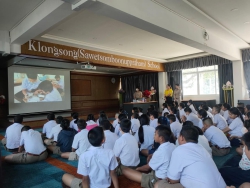 20250128090007(1).jpg - โรงเรียนคลองสอง (เสวตสมบูรณ์อุปถัมภ์) ขอขอบคุณครูจากโรงเรียนทีปังกรวิทยาพัฒน์ (มัธยมวัดหัตถสารเกษตร) ในพระราชูปถัมภ์ฯ ที่เข้ามาแนะแนวให้ความรู้เรื่องการศึกษาต่อให้แก่นักเรียนระดับชั้นประถมศึกษาปีที่ 6 | https://klongsong.devcm.info