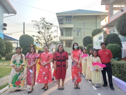 20250128093225(11).jpg - โรงเรียนคลองสอง (เสวตสมบูรณ์อุปถัมภ์) นำโดย ดร.ไพผกา ผิวดำ ผู้อำนวยการโรงเรียนพร้อมด้วยคณะครูกลุ่มสาระการเรียนรู้ต่างประเทศ ร่วมจัดกิจกรรมวันตรุษจีน ปี 2568 | https://klongsong.devcm.info