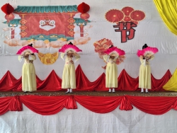 20250128093225(3).jpg - โรงเรียนคลองสอง (เสวตสมบูรณ์อุปถัมภ์) นำโดย ดร.ไพผกา ผิวดำ ผู้อำนวยการโรงเรียนพร้อมด้วยคณะครูกลุ่มสาระการเรียนรู้ต่างประเทศ ร่วมจัดกิจกรรมวันตรุษจีน ปี 2568 | https://klongsong.devcm.info