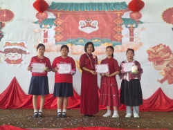 20250128093225(6).jpg - โรงเรียนคลองสอง (เสวตสมบูรณ์อุปถัมภ์) นำโดย ดร.ไพผกา ผิวดำ ผู้อำนวยการโรงเรียนพร้อมด้วยคณะครูกลุ่มสาระการเรียนรู้ต่างประเทศ ร่วมจัดกิจกรรมวันตรุษจีน ปี 2568 | https://klongsong.devcm.info