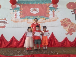 20250128093225(8).jpg - โรงเรียนคลองสอง (เสวตสมบูรณ์อุปถัมภ์) นำโดย ดร.ไพผกา ผิวดำ ผู้อำนวยการโรงเรียนพร้อมด้วยคณะครูกลุ่มสาระการเรียนรู้ต่างประเทศ ร่วมจัดกิจกรรมวันตรุษจีน ปี 2568 | https://klongsong.devcm.info