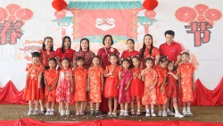 20250128093225.jpg - โรงเรียนคลองสอง (เสวตสมบูรณ์อุปถัมภ์) นำโดย ดร.ไพผกา ผิวดำ ผู้อำนวยการโรงเรียนพร้อมด้วยคณะครูกลุ่มสาระการเรียนรู้ต่างประเทศ ร่วมจัดกิจกรรมวันตรุษจีน ปี 2568 | https://klongsong.devcm.info