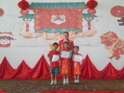 20250128093227.jpg - โรงเรียนคลองสอง (เสวตสมบูรณ์อุปถัมภ์) นำโดย ดร.ไพผกา ผิวดำ ผู้อำนวยการโรงเรียนพร้อมด้วยคณะครูกลุ่มสาระการเรียนรู้ต่างประเทศ ร่วมจัดกิจกรรมวันตรุษจีน ปี 2568 | https://klongsong.devcm.info