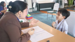 20250210044904.jpg - วันที่ 8 กุมภาพันธ์ 2568  โรงเรียนคลองสอง (เสวตสมบูรณ์อุปถัมภ์) รับรายงานตัวนักเรียนชั้นประถมศึกษาปีที่ 1 (ห้องเรียนพิเศษด้านภาษาอังกฤษ IEP) เพื่อรับการประเมินความพร้อมทางการเรียน | https://klongsong.devcm.info