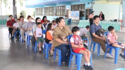 20250210044915.jpg - วันที่ 8 กุมภาพันธ์ 2568  โรงเรียนคลองสอง (เสวตสมบูรณ์อุปถัมภ์) รับรายงานตัวนักเรียนชั้นประถมศึกษาปีที่ 1 (ห้องเรียนพิเศษด้านภาษาอังกฤษ IEP) เพื่อรับการประเมินความพร้อมทางการเรียน | https://klongsong.devcm.info