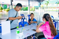 20250217003915(1).jpg - วันอาทิตย์ที่ 16 กุมภาพันธ์ 2568 โรงเรียนคลองสอง (เสวตสมบูรณ์อุปถัมภ์) ได้รับมอบตัวนักเรียนระดับชั้นประถมศึกษาปีที่ 1 และนักเรียนชั้นเคลื่อนระดับชั้นประถมศึกษาปีที่ 2-5 ประจำปีการศึกษา 2568 | https://klongsong.devcm.info