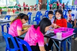 20250217003916.jpg - วันอาทิตย์ที่ 16 กุมภาพันธ์ 2568 โรงเรียนคลองสอง (เสวตสมบูรณ์อุปถัมภ์) ได้รับมอบตัวนักเรียนระดับชั้นประถมศึกษาปีที่ 1 และนักเรียนชั้นเคลื่อนระดับชั้นประถมศึกษาปีที่ 2-5 ประจำปีการศึกษา 2568 | https://klongsong.devcm.info