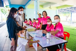 20250217003934.jpg - วันอาทิตย์ที่ 16 กุมภาพันธ์ 2568 โรงเรียนคลองสอง (เสวตสมบูรณ์อุปถัมภ์) ได้รับมอบตัวนักเรียนระดับชั้นประถมศึกษาปีที่ 1 และนักเรียนชั้นเคลื่อนระดับชั้นประถมศึกษาปีที่ 2-5 ประจำปีการศึกษา 2568 | https://klongsong.devcm.info