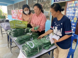 20250225040655.jpg - วันที่ 22 กุมภาพันธ์ 2568 โรงเรียนคลองสอง (เสวตสมบูรณ์อุปถัมภ์) รับมอบตัวนักเรียนชั้นอนุบาลปีที่ 2 / ชั้นอนุบาลปีที่ 3 และอำนวยความสะดวกจำหน่ายอุปกรณ์ เครื่องแต่งกายให้แก่ผู้ปกครอง  | https://klongsong.devcm.info