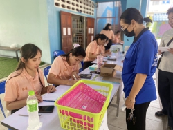 20250225040700.jpg - วันที่ 22 กุมภาพันธ์ 2568 โรงเรียนคลองสอง (เสวตสมบูรณ์อุปถัมภ์) รับมอบตัวนักเรียนชั้นอนุบาลปีที่ 2 / ชั้นอนุบาลปีที่ 3 และอำนวยความสะดวกจำหน่ายอุปกรณ์ เครื่องแต่งกายให้แก่ผู้ปกครอง  | https://klongsong.devcm.info