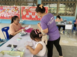 20250225040706.jpg - วันที่ 22 กุมภาพันธ์ 2568 โรงเรียนคลองสอง (เสวตสมบูรณ์อุปถัมภ์) รับมอบตัวนักเรียนชั้นอนุบาลปีที่ 2 / ชั้นอนุบาลปีที่ 3 และอำนวยความสะดวกจำหน่ายอุปกรณ์ เครื่องแต่งกายให้แก่ผู้ปกครอง  | https://klongsong.devcm.info