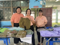 20250225040717.jpg - วันที่ 22 กุมภาพันธ์ 2568 โรงเรียนคลองสอง (เสวตสมบูรณ์อุปถัมภ์) รับมอบตัวนักเรียนชั้นอนุบาลปีที่ 2 / ชั้นอนุบาลปีที่ 3 และอำนวยความสะดวกจำหน่ายอุปกรณ์ เครื่องแต่งกายให้แก่ผู้ปกครอง  | https://klongsong.devcm.info