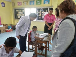 20250227111306(4).jpg - วันพุธที่ 26 กุมภาพันธ์  2568  โรงเรียนคลองสอง (เสวตสมบูรณ์อุปถัมภ์) ได้ดำเนินการสอบ NT ระดับชั้นประถมศึกษาปีที่ 3 ดร.ไพผกา ผิวดำ ผู้อำนวยการสถานศึกษาและดร.ชุติรัตน์ ประสงค์มณี ได้ตรวจเยี่ยมดูแลความเรียบร้อยและให้กำลังใจนักเรียน | https://klongsong.devcm.info