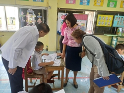 20250227111306(5).jpg - วันพุธที่ 26 กุมภาพันธ์  2568  โรงเรียนคลองสอง (เสวตสมบูรณ์อุปถัมภ์) ได้ดำเนินการสอบ NT ระดับชั้นประถมศึกษาปีที่ 3 ดร.ไพผกา ผิวดำ ผู้อำนวยการสถานศึกษาและดร.ชุติรัตน์ ประสงค์มณี ได้ตรวจเยี่ยมดูแลความเรียบร้อยและให้กำลังใจนักเรียน | https://klongsong.devcm.info