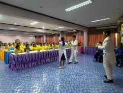 20250324041056(1).jpg - ดร.ไพผกา ผิวดำ ผู้อำนวยการ รองผู้อำนวยการและคณะครูจำนวน 40 ท่าน ศึกษาดูงานโรงเรียนวัดตะพงนอก (รังษีปิยะราษฎรรังสรรค์) ต.ตะพง อ.เมืองระยอง จ.ระยอง ที่มีวิธีปฏิบัติที่เป็นเลิศ หนึ่งอำเภอหนึ่งโรงเรียนคุณภาพ | https://klongsong.devcm.info