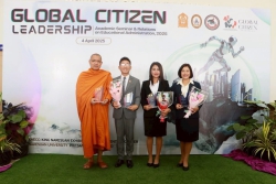 20250407094916(2).jpg - วันที่ 4 เมษายน 2568 ดร.ไพผกา ผิวดำ ผู้อำนวยการโรงเรียน เข้ารับโล่ผู้บริหารสถานศึกษาดีเด่น จาก ว่าที่ ร.ต.ดร.ธนุ วงษ์จินดา เลขาธิการ กพฐ. ณ มหาวิทยาลัยนเรศวร จังหวัดพิษณุโลก | https://klongsong.devcm.info