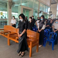 20240517131141(1).jpg - วันที่ 22 ธันวาคม 2564 นางไพผกา ผิวดำ (ผู้อำนวยการโรงเรียน) คณะครู และบุคลากร โรงเรียนคลองสอง(เสวตสมบูรณ์อุปถัมภ์) ร่วมงานฌาปณกิจ ด.ญ.เมทาวี เทียมแพง นักเรียนชั้น ป.2/2 ที่เสียชีวิตจากการจ่มน้ำ ณ. วัดเกิดการอุดม | https://klongsong.devcm.info