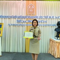 20240517131911.jpg - วันที่ 24 ธันวาคม 2564 นางไพผกา ผิวดำ (ผู้อำนวยการโรงเรียน) และคณะครูได้รับรางวัลและโล่เกีรยติบัตรโรงเรียนดีวิถีลูกเสือ ประจำปี 2564 | https://klongsong.devcm.info