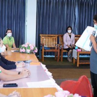 20240518134140.jpg - นางไพผกา ผิวดำ (ผู้อำนวยการโรงเรียน) ครูและบุคลากรทุกคน ได้เข้าร่วมการอบรมรับความรู้เกี่ยวกับ การตรวจคัดกรองเบื้องต้นการติดเชื้อโควิด 19 ด้วยวิธี Antigen Test Kit (ATK) โดยได้รับความร่วมมือจากโรงพยาบาลส่งเสริมสุขภาพชุมชนตำบลคลองสอง | https://klongsong.devcm.info