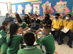 20240518145422(1).jpg - 25 สิงหาคม 2563 คณะอาจารย์จากสำนักงานพัฒนาวิทยาศาสตร์และเทคโนโลยีแห่งชาติ (สวทช.) นิเทศและเยี่ยมห้องเรียนการจัดการเรียนการสอนวิทยาศาสตร์ และวิทยาการคำนวณ นักเรียนชั้น ป.2 และ ป.5 ของโรงเรียนคลองสองฯ | https://klongsong.devcm.info