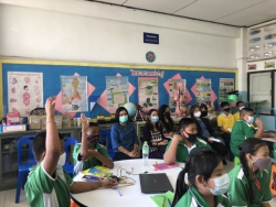 20240518145423.jpg - 25 สิงหาคม 2563 คณะอาจารย์จากสำนักงานพัฒนาวิทยาศาสตร์และเทคโนโลยีแห่งชาติ (สวทช.) นิเทศและเยี่ยมห้องเรียนการจัดการเรียนการสอนวิทยาศาสตร์ และวิทยาการคำนวณ นักเรียนชั้น ป.2 และ ป.5 ของโรงเรียนคลองสองฯ | https://klongsong.devcm.info