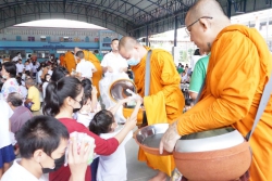 20240518145632.jpg - กิจกรรมทำบุญตักบาตรเพื่อถวายเป็นพระราชกุศลในหลวง ร.๙ ในวันคล้ายวันศวรรคต | https://klongsong.devcm.info